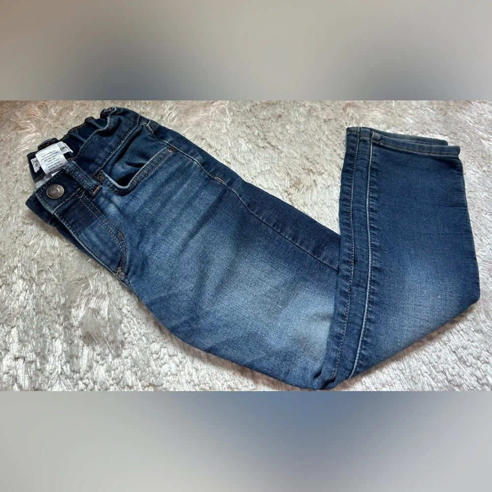Lot of 3 pair of kids jeans.  Includes two pair of size 6 & a pair of size 7. - Picture 7 of 15